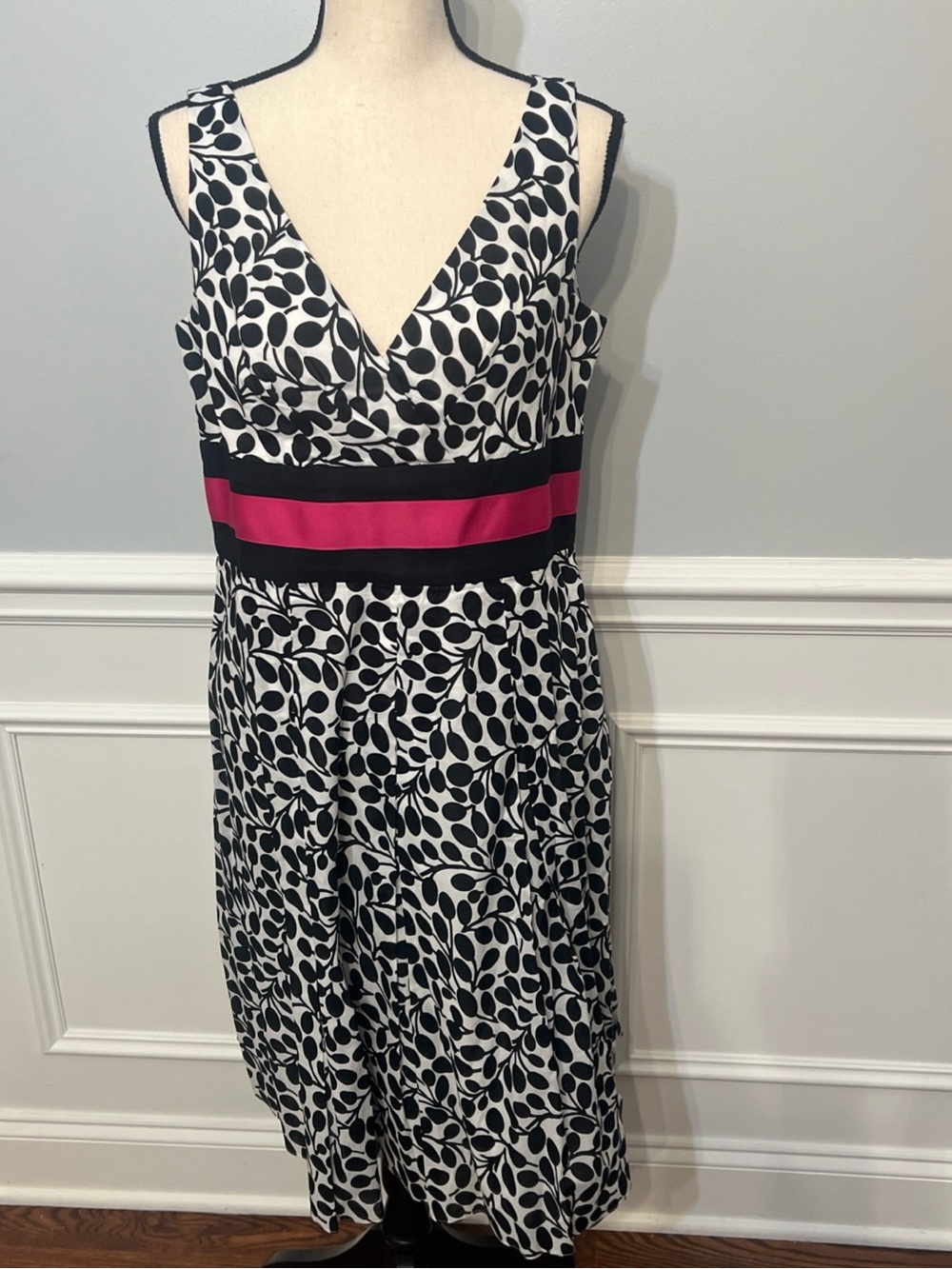 Dress Barn V Neck Midi Sleeveless Black And White 100% Cotton Size 12